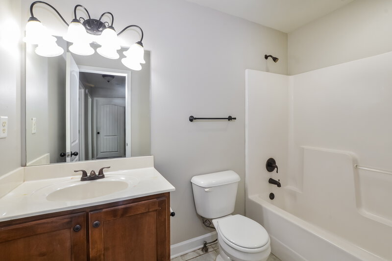 2,530/Mo, 2674 Champion Hills Dr Southaven, MS 38672 Bathroom View