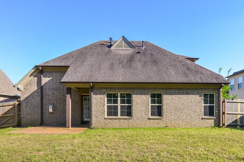2,530/Mo, 2674 Champion Hills Dr Southaven, MS 38672 Rear View
