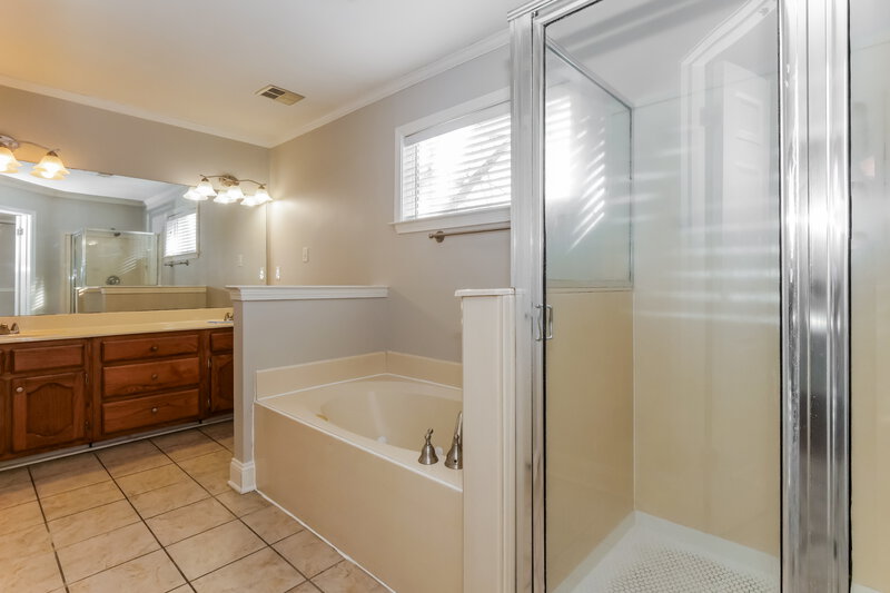 1,940/Mo, 6671 Hidden Fern Ln E Bartlett, TN 38135 Main Bathroom View