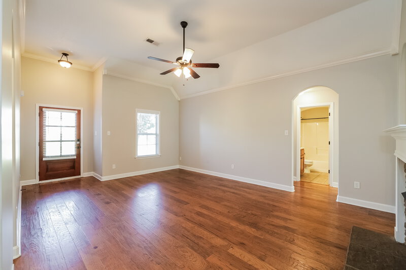 2,660/Mo, 5279 Conifer View Ln Lakeland, TN 38002 Living Room View 2
