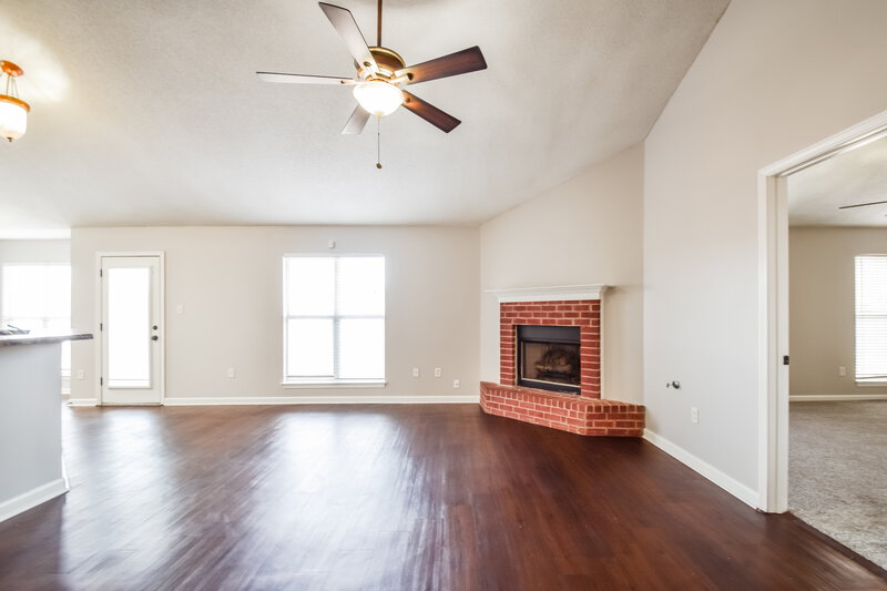 1,790/Mo, 7776 Parkwood Cove Southaven, MS 38671 Living Room View