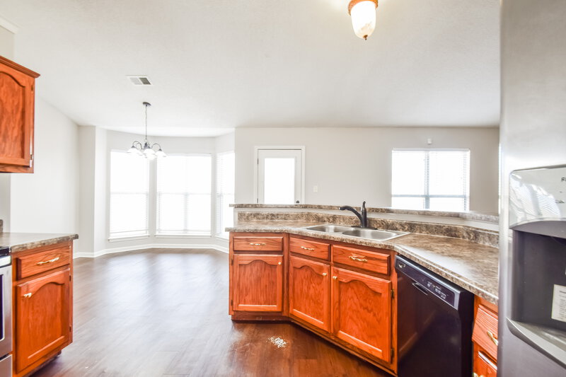 1,790/Mo, 7776 Parkwood Cove Southaven, MS 38671 Kitchen View