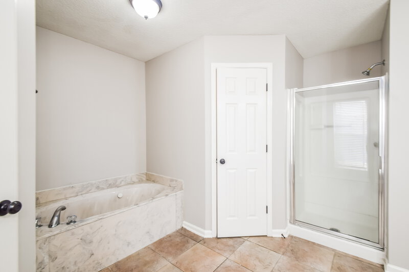 1,790/Mo, 7776 Parkwood Cove Southaven, MS 38671 Main Bathroom View 2