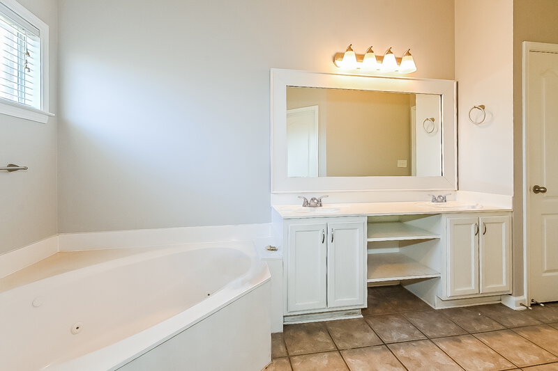 2,075/Mo, 7854 Meadow Ridge Lane Olive Branch, MS 38654 Main Bathroom View 2