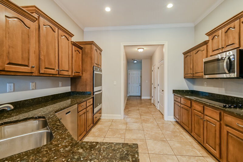 3,460/Mo, 2913 Summer Oaks Place Southaven, MS 38672 Kitchen View 2