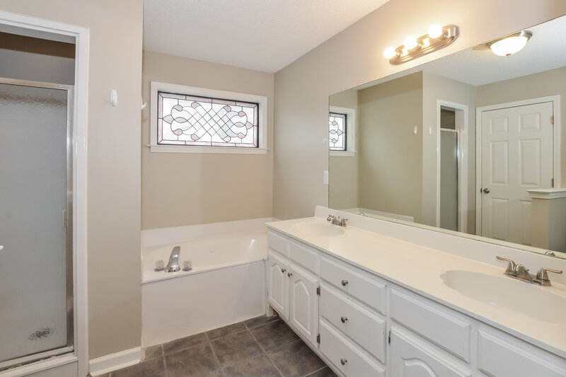 1,915/Mo, 3549 Earlynn Dr Bartlett, TN 38133 Main Bathroom View 2