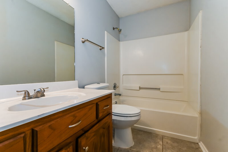 1,655/Mo, 4255 Man Of War Dr Southaven, MS 38671 Main Bathroom View