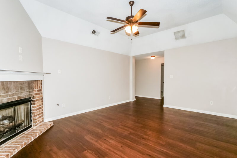 1,860/Mo, 9426 Darren Circle S Cordova, TN 38018 Living Room View 2