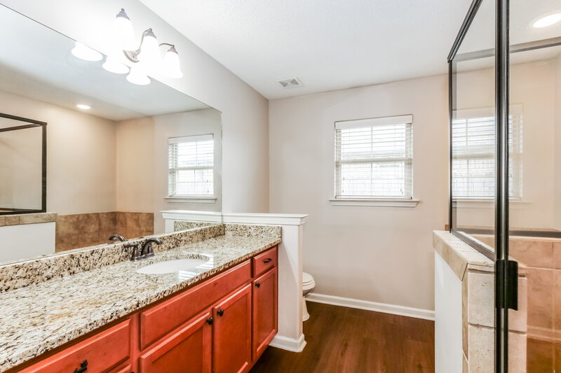 1,860/Mo, 9426 Darren Circle S Cordova, TN 38018 Main Bathroom View