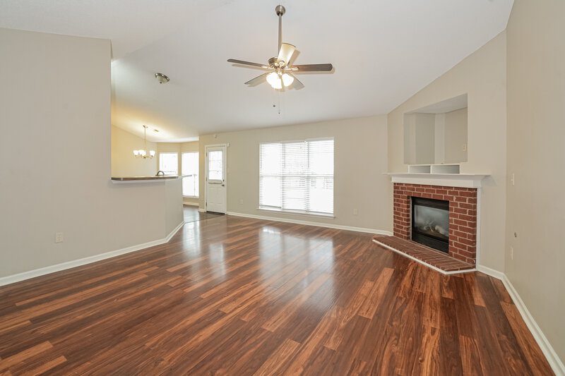 2,400/Mo, 1813 Cherry Creek Dr Southaven, MS 38671 Living Room View 2