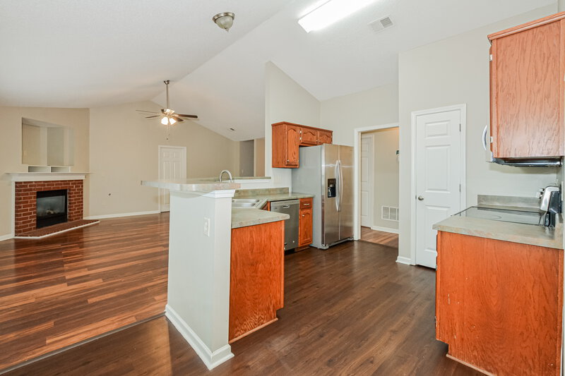 2,400/Mo, 1813 Cherry Creek Dr Southaven, MS 38671 Kitchen View
