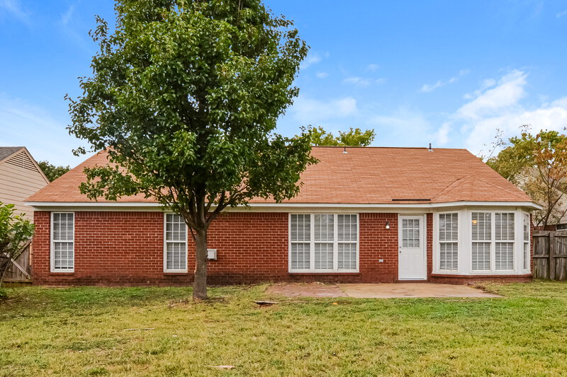 2,400/Mo, 1813 Cherry Creek Dr Southaven, MS 38671 Rear View