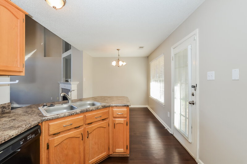 1,810/Mo, 9761 W Dogwood Court Olive Branch, MS 38654 Kitchen View 3