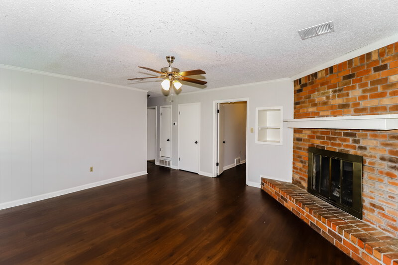 1,625/Mo, 7254 Bramble Ln Walls, MS 38680 Living Room View 2