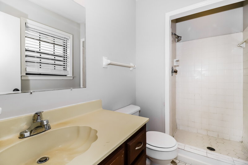 1,625/Mo, 7254 Bramble Ln Walls, MS 38680 Main Bathroom View