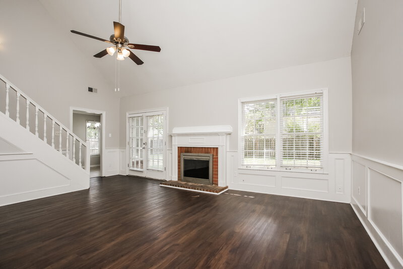 1,735/Mo, 8159 N Creekside Cir Memphis, TN 38016 Living Room View 2