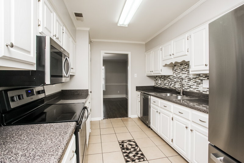 1,735/Mo, 8159 N Creekside Cir Memphis, TN 38016 Kitchen View 2