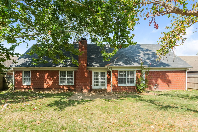 1,735/Mo, 8159 N Creekside Cir Memphis, TN 38016 Rear View