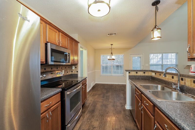 2,470/Mo, 375 Dogwood Springs Dr Oakland, TN 38060 Kitchen View 2