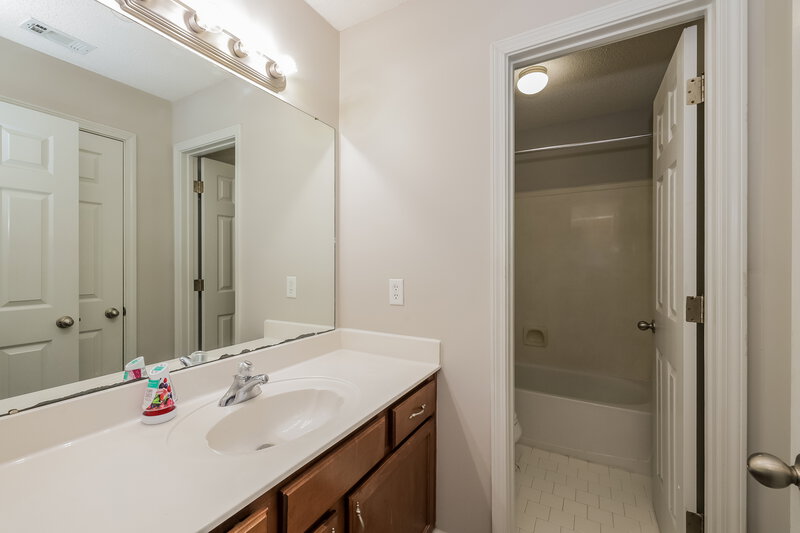 2,470/Mo, 375 Dogwood Springs Dr Oakland, TN 38060 Bathroom View