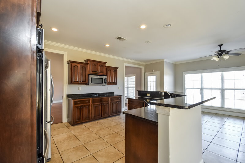 2,725/Mo, 2140 Redbud Cove Southaven, MS 38672 Kitchen View 2