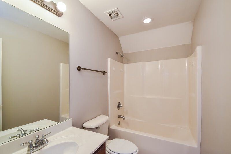 2,725/Mo, 2140 Redbud Cove Southaven, MS 38672 Bathroom View