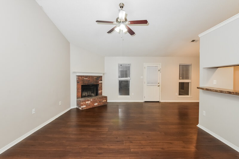 1,575/Mo, 10102 Williford Dr Olive Branch, MS 38654 Living Room View 2