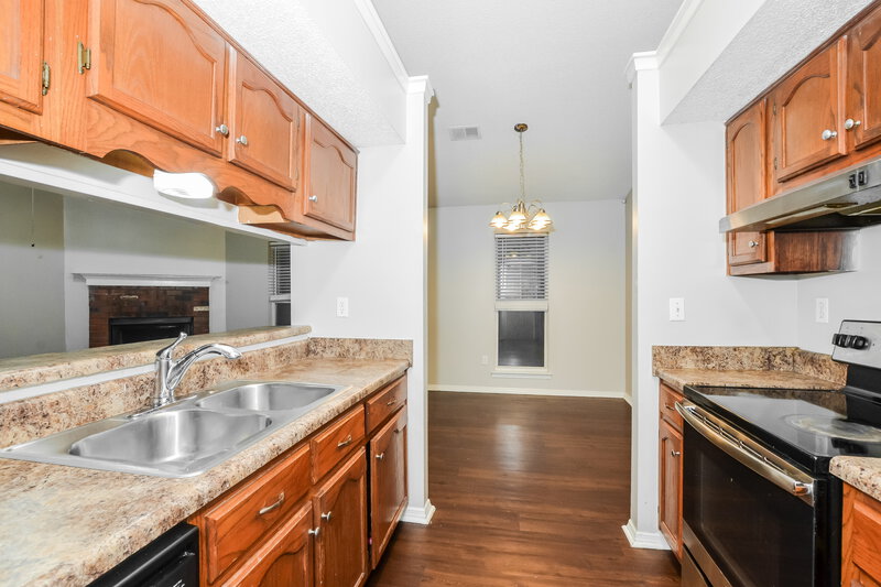 1,575/Mo, 10102 Williford Dr Olive Branch, MS 38654 Kitchen View 2