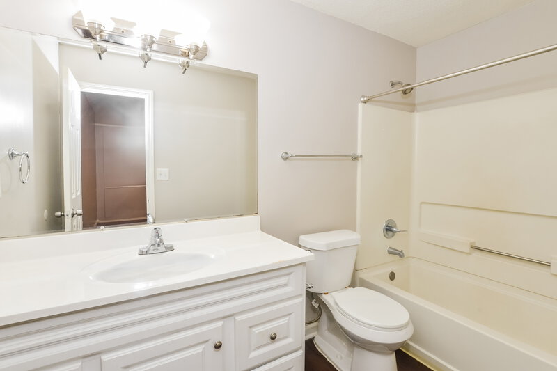 1,575/Mo, 10102 Williford Dr Olive Branch, MS 38654 Bathroom View