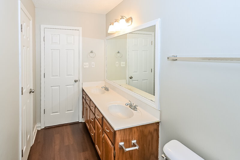 1,720/Mo, 6618 Kimberly Dr Olive Branch, MS 38654 Main Bathroom View