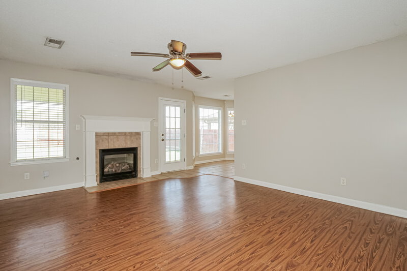 2,035/Mo, 1118 Greenwich Dr Hernando, MS 38632 Living Room View