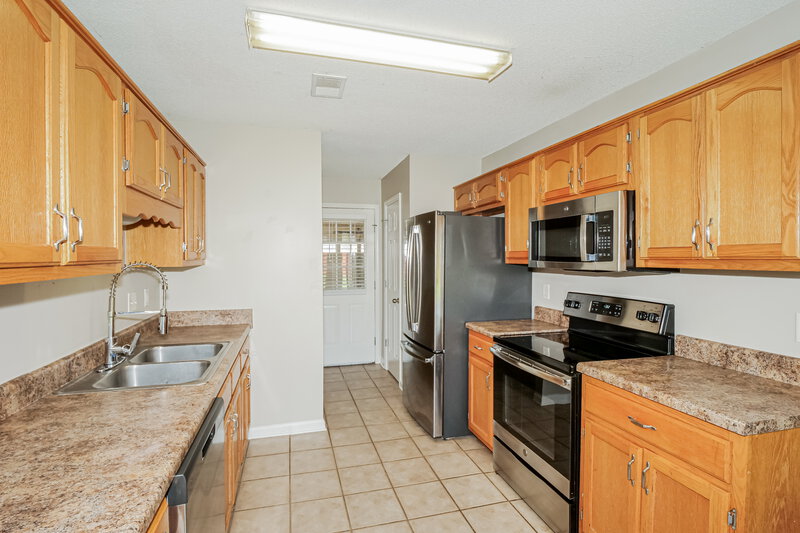 2,035/Mo, 1118 Greenwich Dr Hernando, MS 38632 Kitchen View