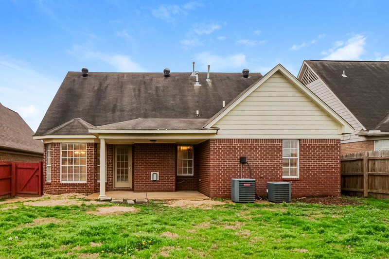 2,035/Mo, 1118 Greenwich Dr Hernando, MS 38632 Rear View