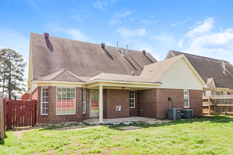 2,035/Mo, 1118 Greenwich Dr Hernando, MS 38632 Rear View 2