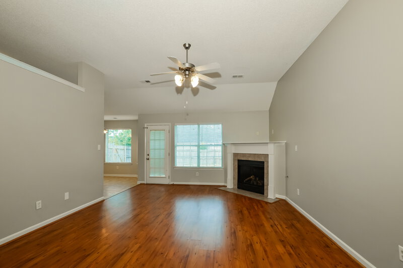 1,985/Mo, 7076 Maple Grove Rd Olive Branch, MS 38654 Living Room View