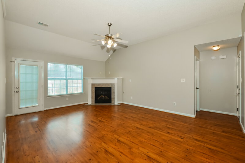 1,985/Mo, 7076 Maple Grove Rd Olive Branch, MS 38654 Living Room View 2