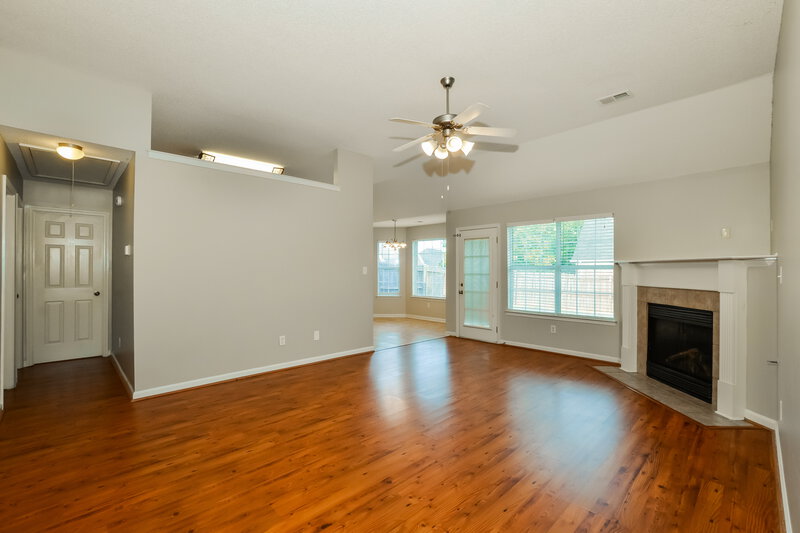 1,985/Mo, 7076 Maple Grove Rd Olive Branch, MS 38654 Living Room View 3