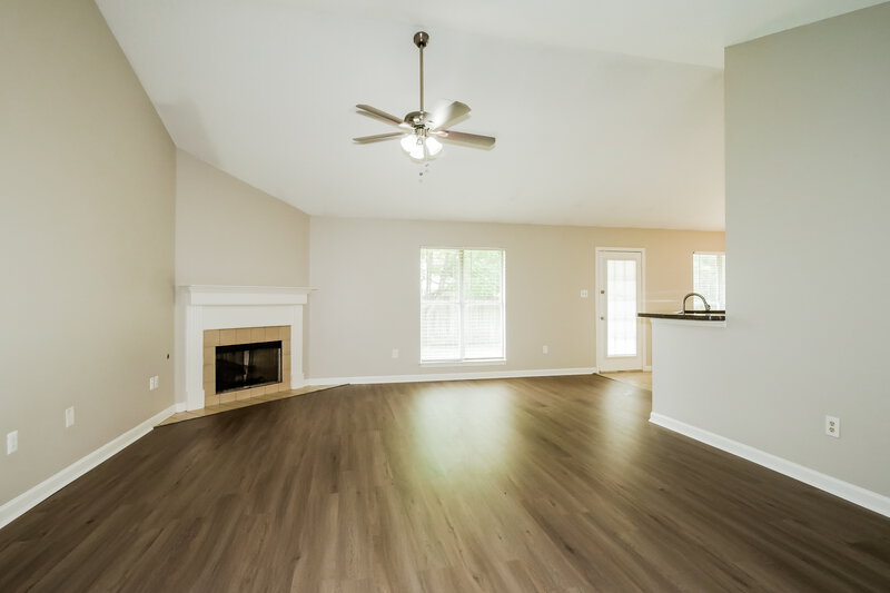 1,705/Mo, 7202 Brenwood Drive Horn Lake, MS 38637 Living Room View