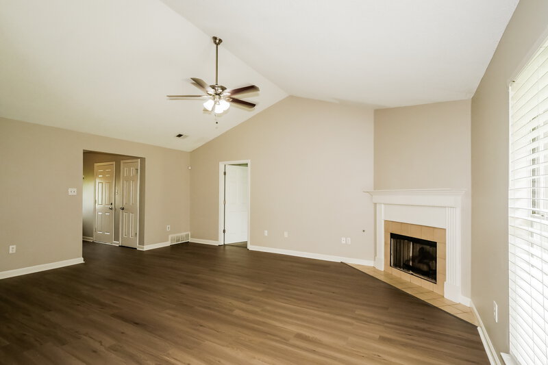 1,705/Mo, 7202 Brenwood Drive Horn Lake, MS 38637 Living Room View 2