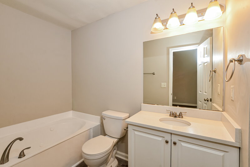 2,195/Mo, 13183 Sandbourne S Olive Branch, MS 38654 Main Bathroom View