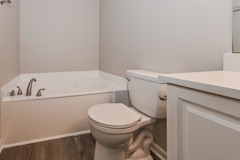 2,360/Mo, 13183 Sandbourne S Olive Branch, MS 38654 Main Bathroom View