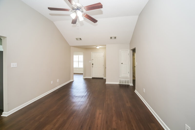 1,860/Mo, 8057 Sundown Ln Bartlett, TN 38133 Living Room View 2