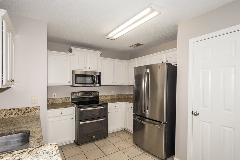 1,945/Mo, 115 Mossy Springs Dr Oakland, TN 38060 Kitchen View