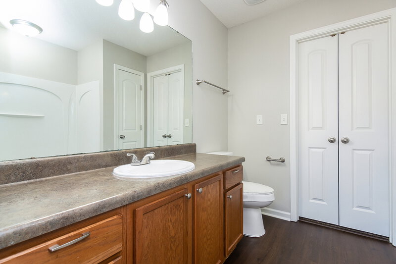 1,665/Mo, 10049 Mill Hill Ave Cordova, TN 38016 Master Bathroom View