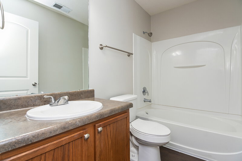 1,665/Mo, 10049 Mill Hill Ave Cordova, TN 38016 Bathroom View