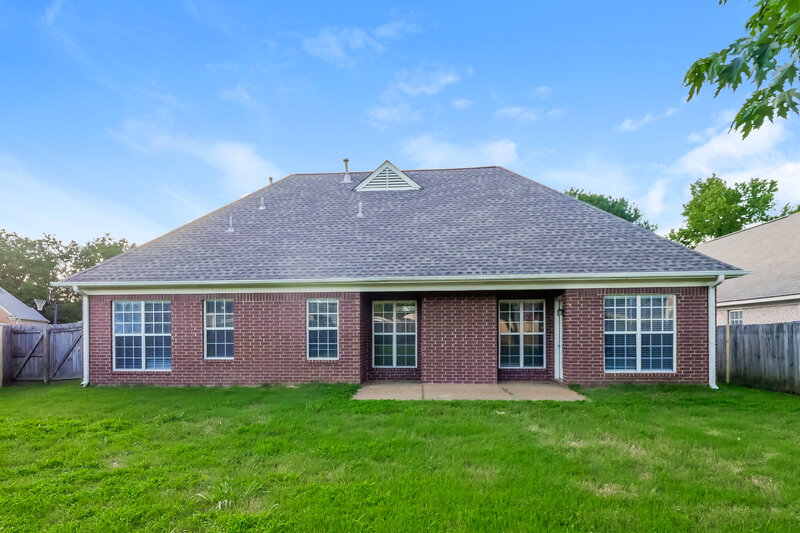2,270/Mo, 5820 Lillian Bend Dr Arlington, TN 38002 Rear View