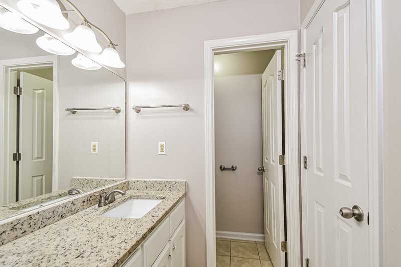 1,705/Mo, 6844 Charlotte Dr Olive Branch, MS 38654 Main Bathroom View 2