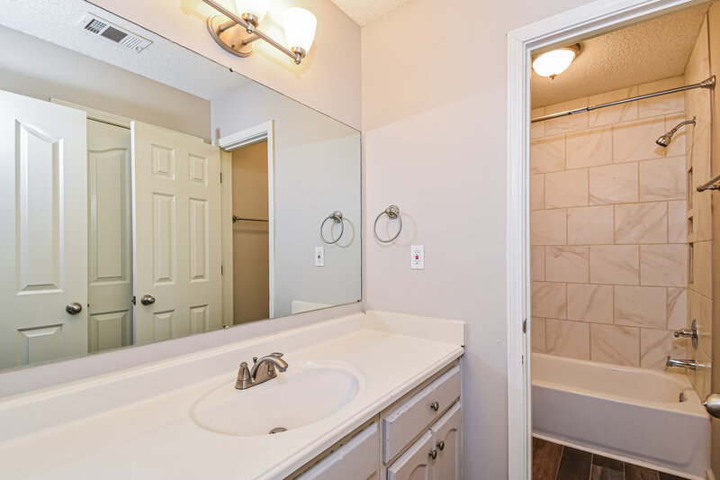 1,705/Mo, 6844 Charlotte Dr Olive Branch, MS 38654 Bathroom View