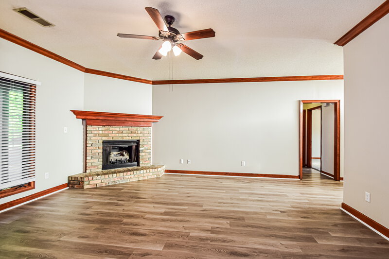 1,840/Mo, 7182 Golden Oaks Loop E Southaven, MS 38671 Living Room View 2