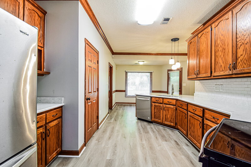 1,840/Mo, 7182 Golden Oaks Loop E Southaven, MS 38671 Kitchen View 2